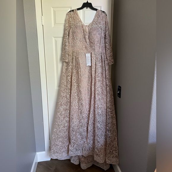 Champagne colored Formal/Prom/Wedding/Quinceañera Dress! - Picture 1 of 9